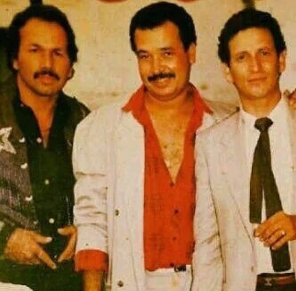 ¿Por qué se conoce a Darío Gómez como el 'Rey del Despecho'? 1 ¿Por qué se conoce a Darío Gómez como el 'Rey del Despecho'? Para nadie es un secreto que Darío Gómez pasó a la inmortalidad por ser uno de los artistas más influyentes en la música popular colombiana, dejando grandes éxitos como 'Entre Comillas', 'Daniela', 'Sobreviviré', 'Nadie es eterno', entre otros.