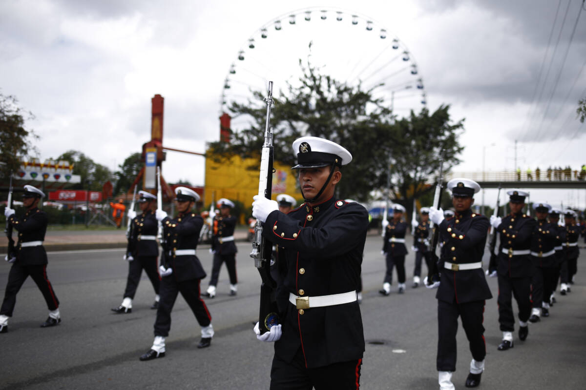 Estos son los cierres viales para el desfile del 20 de Julio El emblemático desfile militar del 20 de julio regresa a las calles capitalinas, después de su cancelación por cuenta de la pandemia. En esta oportunidad no se realizará sobre la avenida 68 por cuenta de las obras que actualmente se están ejecutando, sino por un tramo de la avenida Boyacá. Por eso si tiene pensado asistir con su familia o vive cerca al epicentro del evento, préstele mucha atención a este artículo para que salga bien informado de casa.