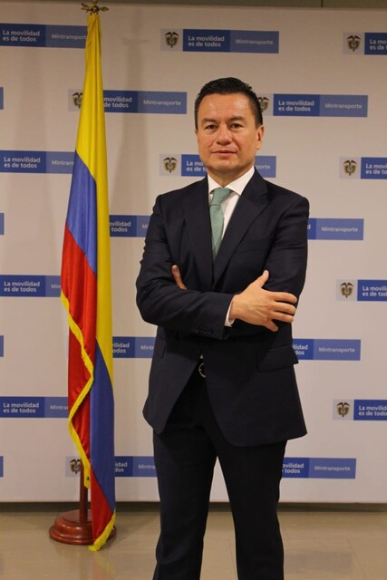 Sacaron al director de la Aerocivil Jair Orlando Fajardo, quien era hasta hace pocas horas el director de la Aeronáutica Civil, fue sacado de su puesto este jueves. A pesar de que su salida estaba sonando desde principios de esta semana, hasta hoy se hizo oficial.