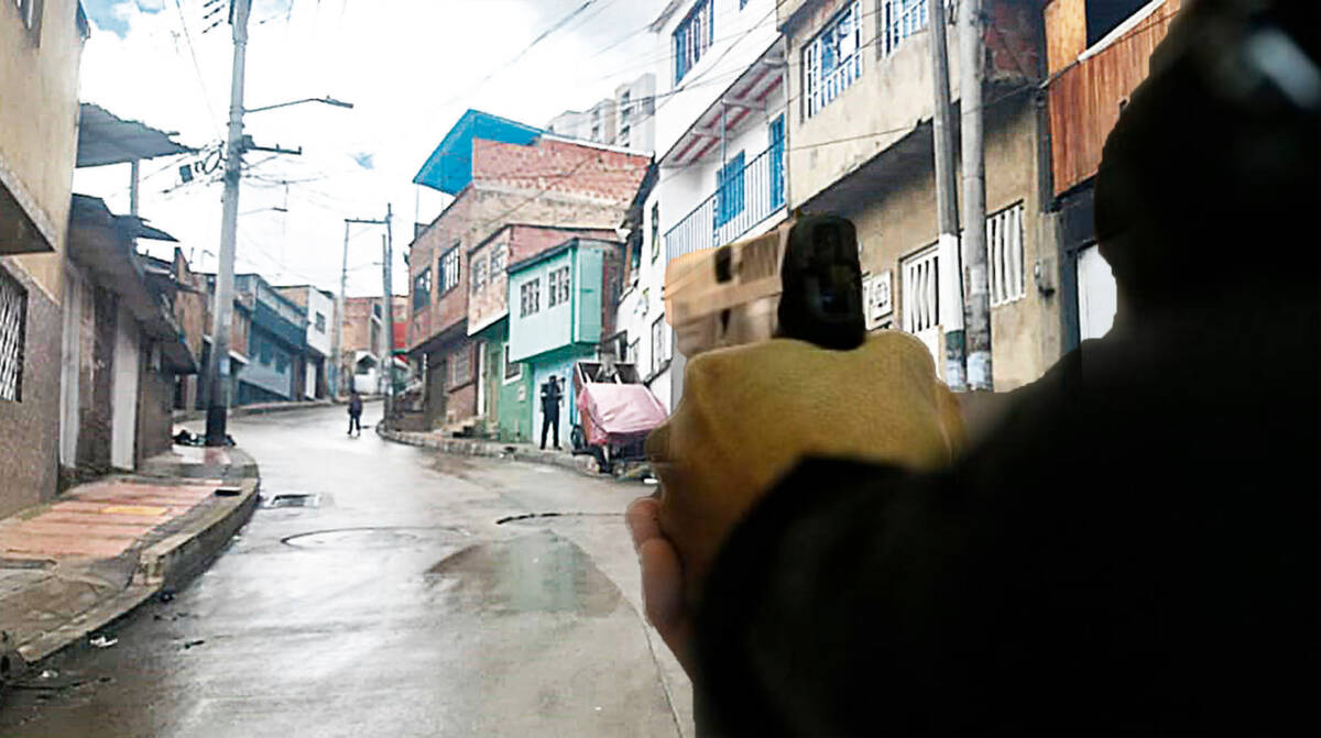 Dos heridos y un muerto dejó riña en Rafael Uribe Confusos hechos rodean una balacera que se presentó la noche del martes en el barrio La Resurrección, en Rafael Uribe Uribe, en el centro oriente de la capital. Tras un cruce de disparos, dos personas resultaron heridas y una tercera falleció.