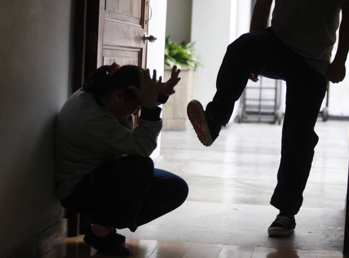 64 presuntos feminicidas podrían quedar libres en Bogotá La situación aparentemente se dio por vencimiento de términos. Lo que dejaría a estos sujetos de nuevo en las calles.