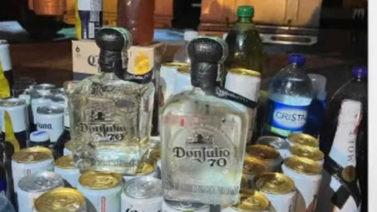 En La Picota le tenían tremenda fiesta de despedida a alias 'Falcón' 2 En La Picota le tenían tremenda fiesta de despedida a alias 'Falcón' Como si se tratara de un centro de vacaciones, en la cárcel La Picota de Bogotá, los internos trataron de ingresar un cargamento de comida y licor para hacerle una fiesta de despedida a Juan José Valencia Zuluaga, más conocido como alias ‘Falcón’, la mano derecha de ‘Otoniel’.