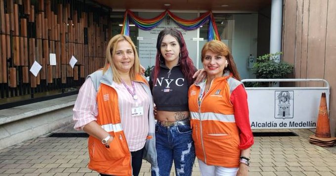 Dramático relato de mujer trans a la que le destrozaron su zona íntima 1 Dramático relato de mujer trans a la que le destrozaron su zona íntima Una mujer trans que fue atacada en el barrio Prado, en el centro de Medellín, habló en una entrevista para Caracol Radio sobre los terribles momentos que sufrió.