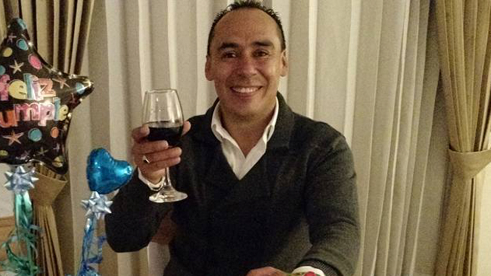 La balacera en la que murió el profesor Henry 1 La balacera en la que murió el profesor Henry La clase de teoría automovilística de las 6 de la mañana dictada por el querido profesor Henry Vargas López, no llegó a darse. Justo antes del inicio de esta jornada, una terrible balacera asonó el sector de La Alquería (en Puente Aranda) y dejó como saldo la muerte de un presunto delincuente en la entrada del centro de estudios y la del profe, camino al hospital.
