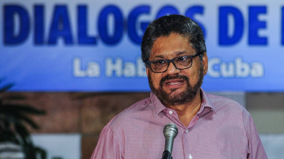 Comisionado de paz asegura que Iván Márquez está vivo y quiere negociar Alias Iván Márquez, jefe disidente de la Segunda Marquetalia, está con vida y quiere negociar en la convocatoria de la paz total que ha hecho el gobierno de Gustavo Petro. El comisionado de paz, Danilo Rueda, confirmó que ya sostuvo una reunión con el grupo ilegal y que pronto adelantaría más detalles.