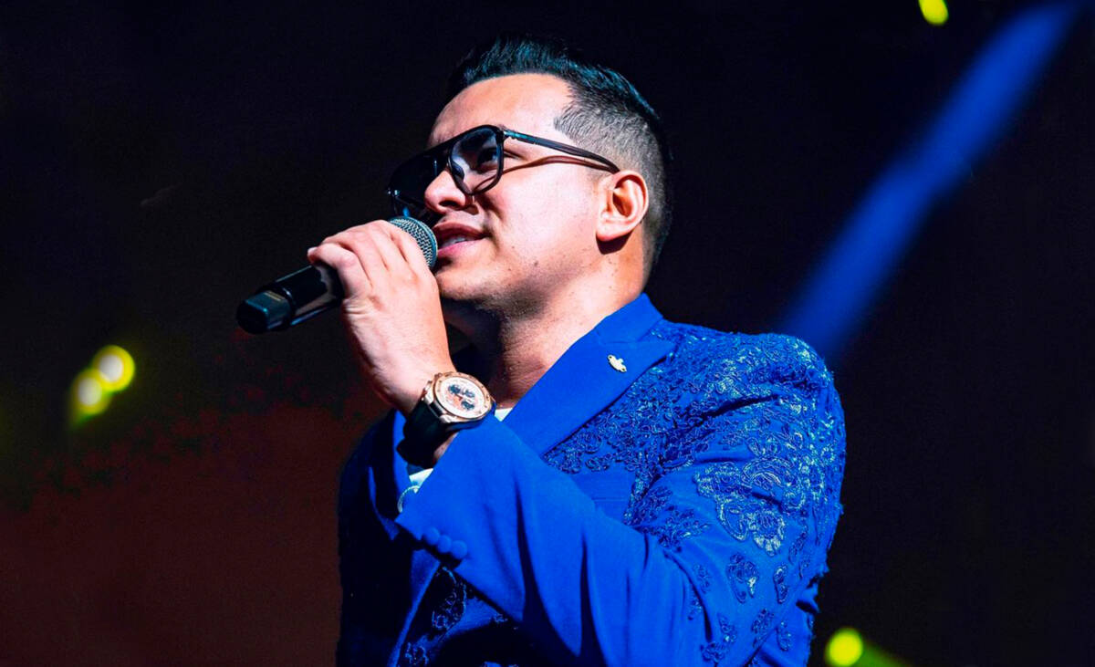 A Yeison Jiménez le tocó hospedarse en un motel 6 A Yeison Jiménez le tocó hospedarse en un motel El cantante de música popular Yeison Jiménez tuvo que pasar una mal momento porque le tocó "moteliar solo en Bogotá". El artista del 'aventurero' se tuvo que hospedar en un motel en la capital.