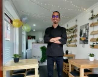 En fiesta electrónica de Bogotá murió un joven de 26 años Un joven identificado como Ricardo José Rojas Guevara, de 26 años, murió el fin de semana, en una fiesta electrónica realizada en la ciudad de Bogotá llamada Red Room 2.