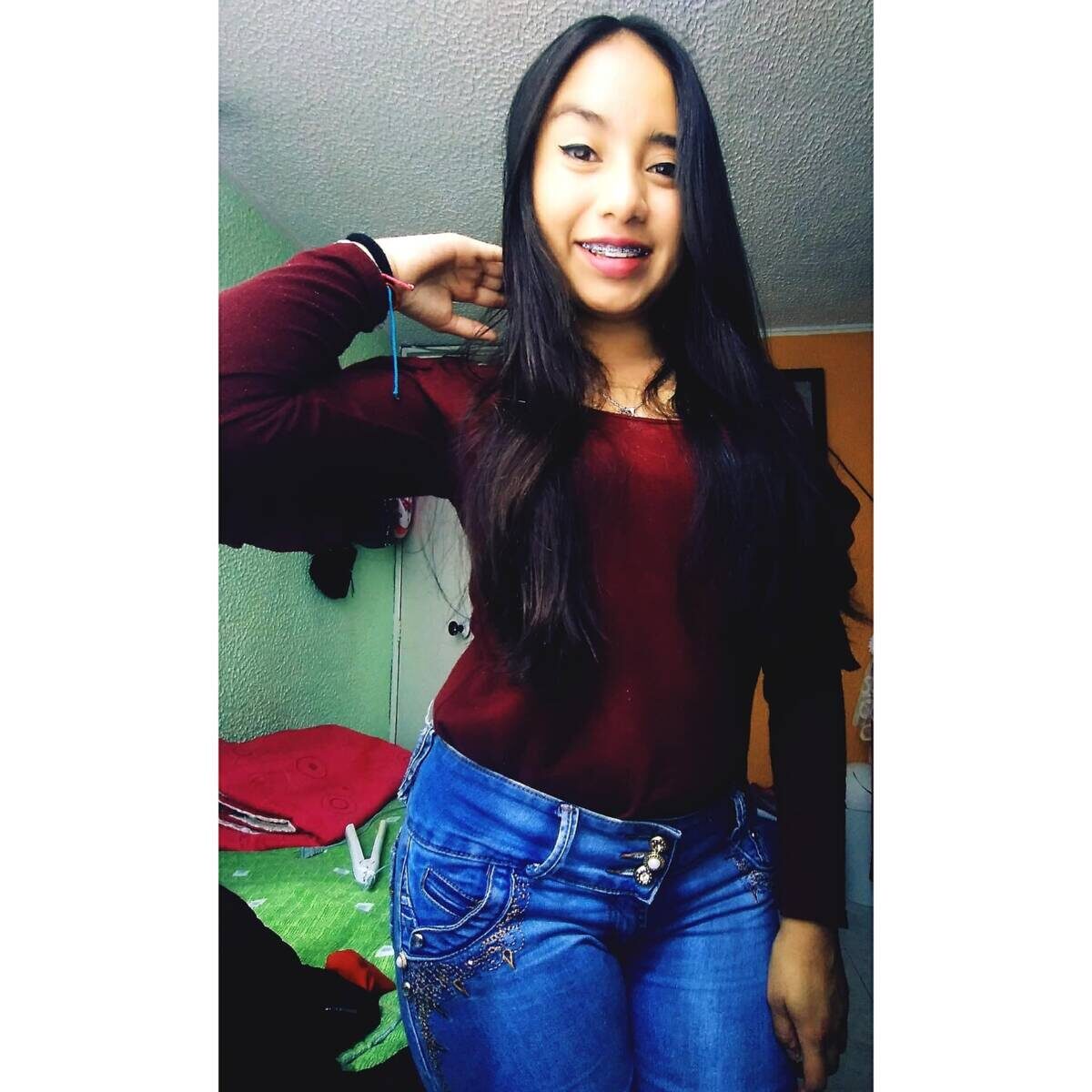 Desconsolada: mamá de víctima del siniestro que involucra a Freddy Burbano Karen Molina Luna, de 22 años, fue la víctima fatal del aparatoso accidente de tránsito que se registró la madrugada del sábado en la localidad de Puente Aranda, en el que está involucrado el cantante de música popular Freddy Burbano.