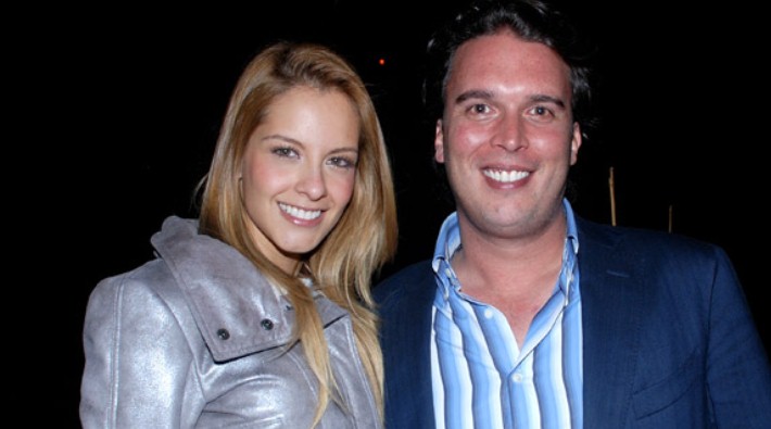Famosos que se divorciaron y se volvieron a casar La actriz argentina, radicada&nbsp; en Colombia, estuvo casada con el libretista Mauricio Navas y tuvieron un hijo llamado Fernando; pero el amor terminó y se divorciaron. Aunque ella salió con varios famosos, después de eso fue el actor Gonzalo Vivanco el que se quedó con su corazón. Desde 2010 se casaron con un rito de cienciología y hoy se presumen como una pareja feliz y estable.&nbsp;