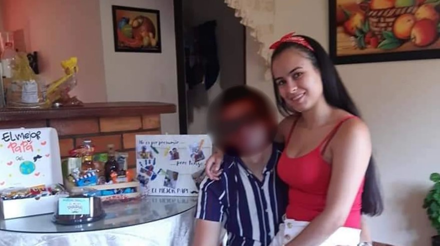 Hombre confesó haber asesinado a su ex y arrojar el cuerpo a una quebrada 1 Hombre confesó haber asesinado a su ex y arrojar el cuerpo a una quebrada Caminando llegó un hombre a una estación de Policía, abordó a un uniformado, le contó que había asesinado a su expareja y que el cuerpo lo había arrojado a un afluente. Las autoridades verificaron y descubrieron que en el sitio indicado estaba el cadáver de una mujer.