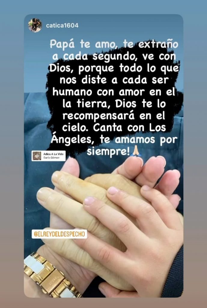 El conmovedor mensaje con el que la hija de Darío Gómez lo despidió Entre los recuerdos que dejó el cantante se encuentra esta foto en la que se le ve disfrutando de la navidad en compañía de una de sus hijas, Catalina Gómez.