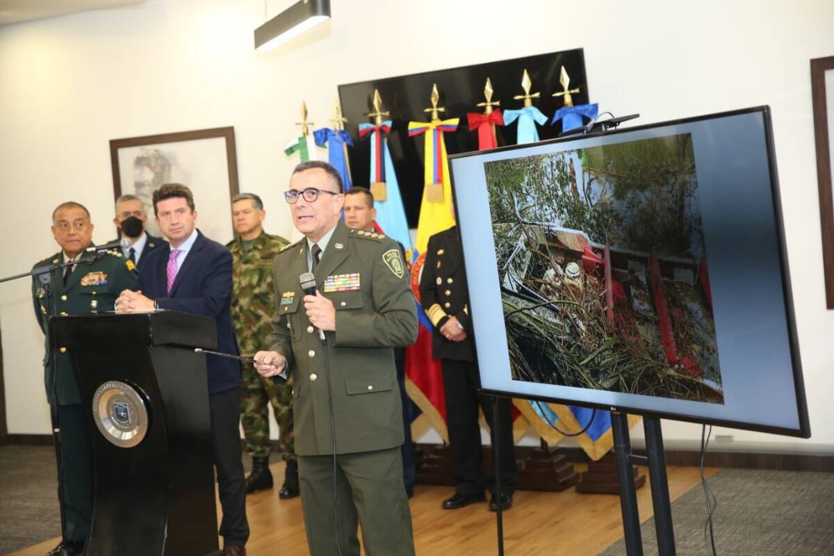 Revelan que hay dos menores entre los muertos en bombardeo contra 'Iván Mordisco' El Instituto Nacional de Medicina Legal de Colombia ha confirmado que dos de los nueve fallecidos en el bombardeo en el que murió el líder guerrillero 'Iván Mordisco' eran menores de edad.