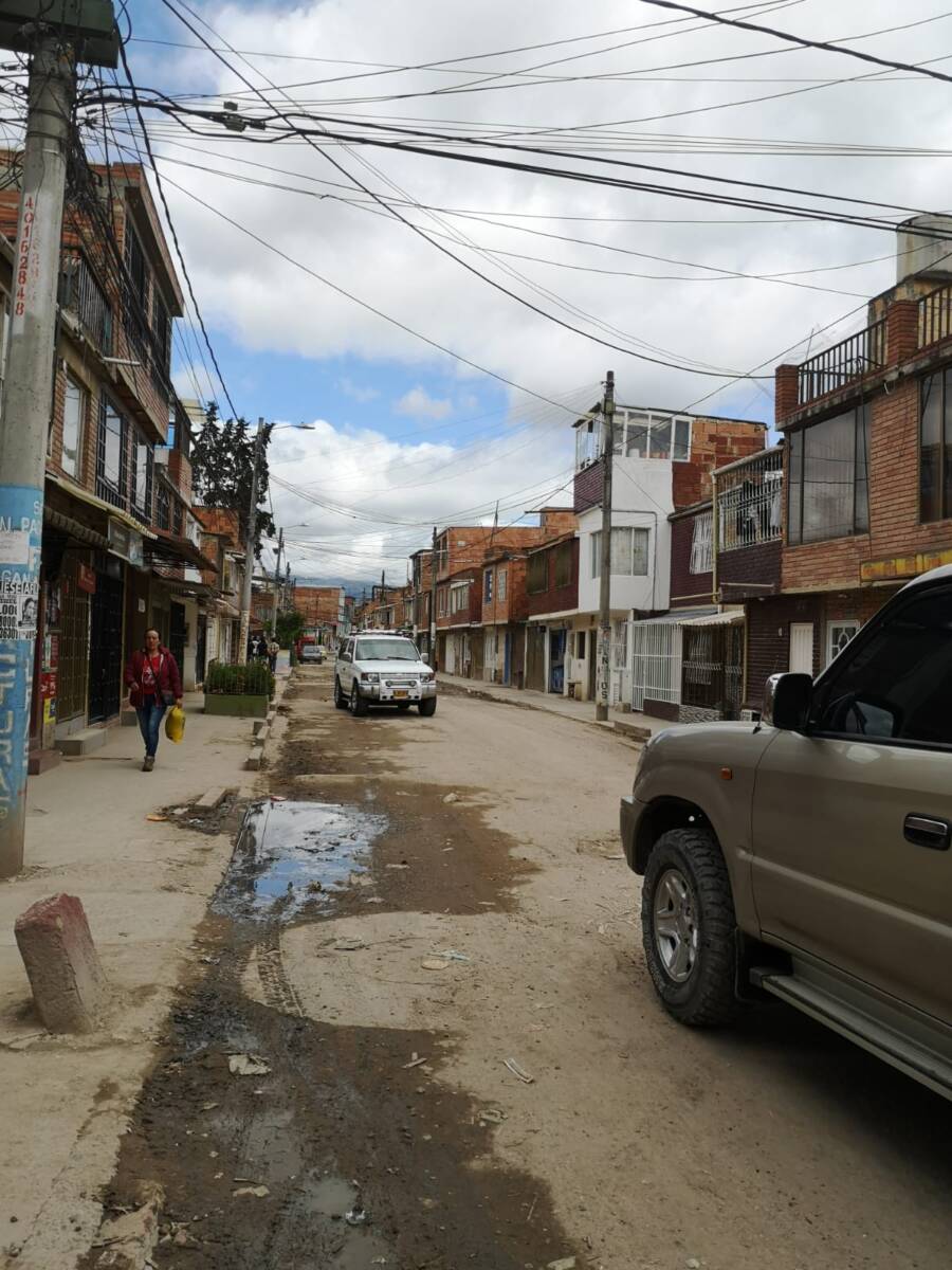 Intolerancia mortal tras fiesta en Soacha 1 Intolerancia mortal tras fiesta en Soacha La madrugada de ayer sucedió un confuso hecho en una calle del barrio Compartir del vecino municipio de Soacha. En un aparente acto de intolerancia, un hombre fue atacado con arma blanca.