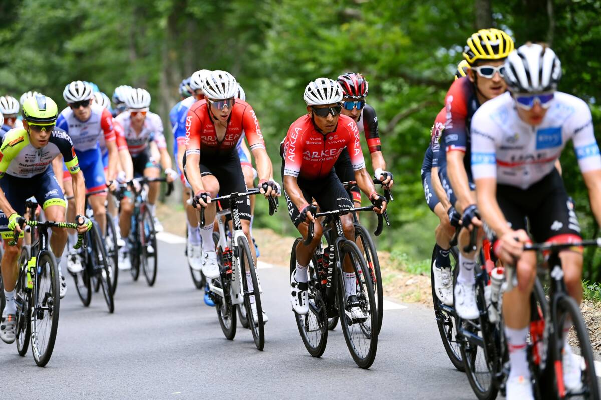 Pogacar gana la etapa 17 del Tour y Nairo conserva el cuarto puesto 1 Pogacar gana la etapa 17 del Tour y Nairo conserva el cuarto puesto Pogacar, que logró su tercer triunfo de etapa en este Tour, queda en la general a 2 minutos y 18 segundos del corredor danés del Jumbo, merced a las bonificaciones. El colombiano Nairo Quintana y el británico Geraint Thomas perdieron tiempo y parecen abocados a luchar como máximo por el tercer puesto.