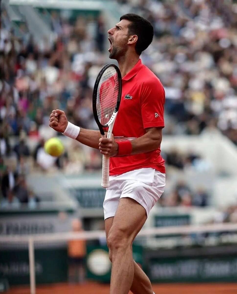 Djkovic en problemas otra vez por no vacunarse contra el Covid Novak Djokovic que actualmente es el número siete del ranking ATP, podría no solo perder esta posición en dicho ranking, también podría quedar por fuera del top 10 de los mejores tenistas del mundo por la decisión que tomó hace meses de no vacunarse contra el Covid.