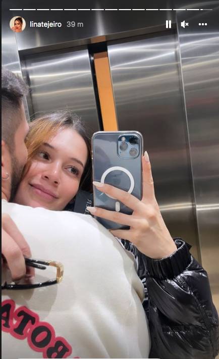 Pillan a Lina Tejeiro dándole romántico beso a Juan Duque 1 Pillan a Lina Tejeiro dándole romántico beso a Juan Duque Desde hace varios días se está hablando que la actriz Lina Tejeiro se encuentra dándose una nueva oportunidad en el amor con el cantante Juan Duque.