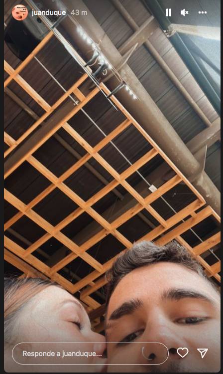 Lina Tejeiro publicó foto con su nuevo amor 2 Lina Tejeiro publicó foto con su nuevo amor La actriz Lina Tejeiro publicó en sus historias de Instagram una foto que confirmaría que tiene algo más que una amistad con el reguetonero Juan Duque.