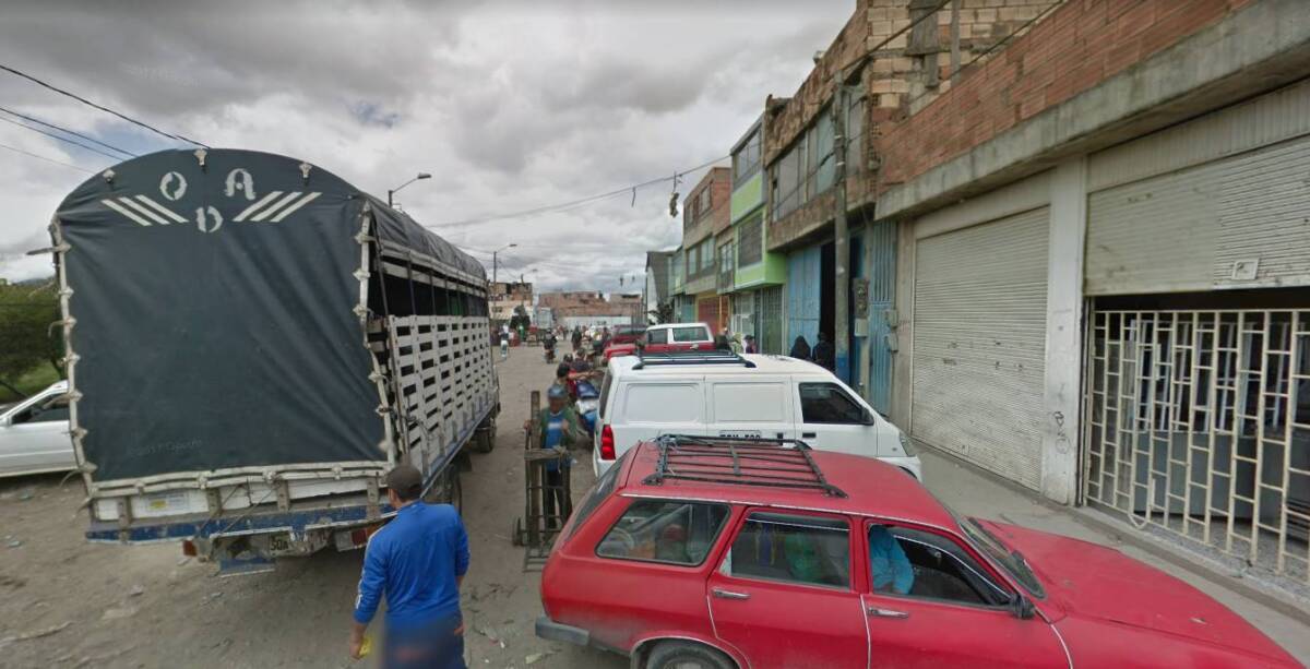 Un muerto dejó riña en la puerta 6 de Corabastos Cuando la tarde de este domingo caía a las afueras de los muros de la gran central de Corabastos, dos jóvenes protagonizaron una gresca que resultó mortal para uno de ellos en el barrio El Amparo (Kennedy). Las autoridades por poco evitan el asesinato de un hombre de 31 años de edad, que recibió varias puñaladas en el pecho y cuello.