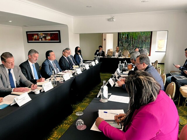 Hoy se realizará la reunión entre el gobierno Biden y Petro 7 Hoy se realizará la reunión entre el gobierno Biden y Petro En las próximas horas, cerca de las 11:00 a.m., se dará la tan esperada reunión entre la delegación del Gobierno de Estados Unidos, Joe Biden, con el presidente electo Gustavo Petro.