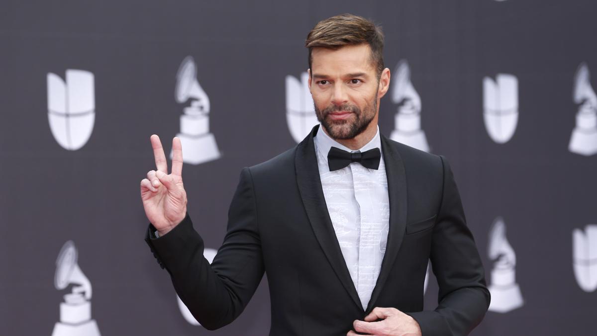 El sobrino y amante de Ricky Martin lo demandó por maltrato 3 El sobrino y amante de Ricky Martin lo demandó por maltrato La policía en Dorado busca a Enrique Martín Morales conocido popularmente con el nombre artístico de “Ricky Martin” luego de que la jueza Raiza Cajigas Campbell del tribunal de primera instancia expidiera una orden de protección contra Ricky.