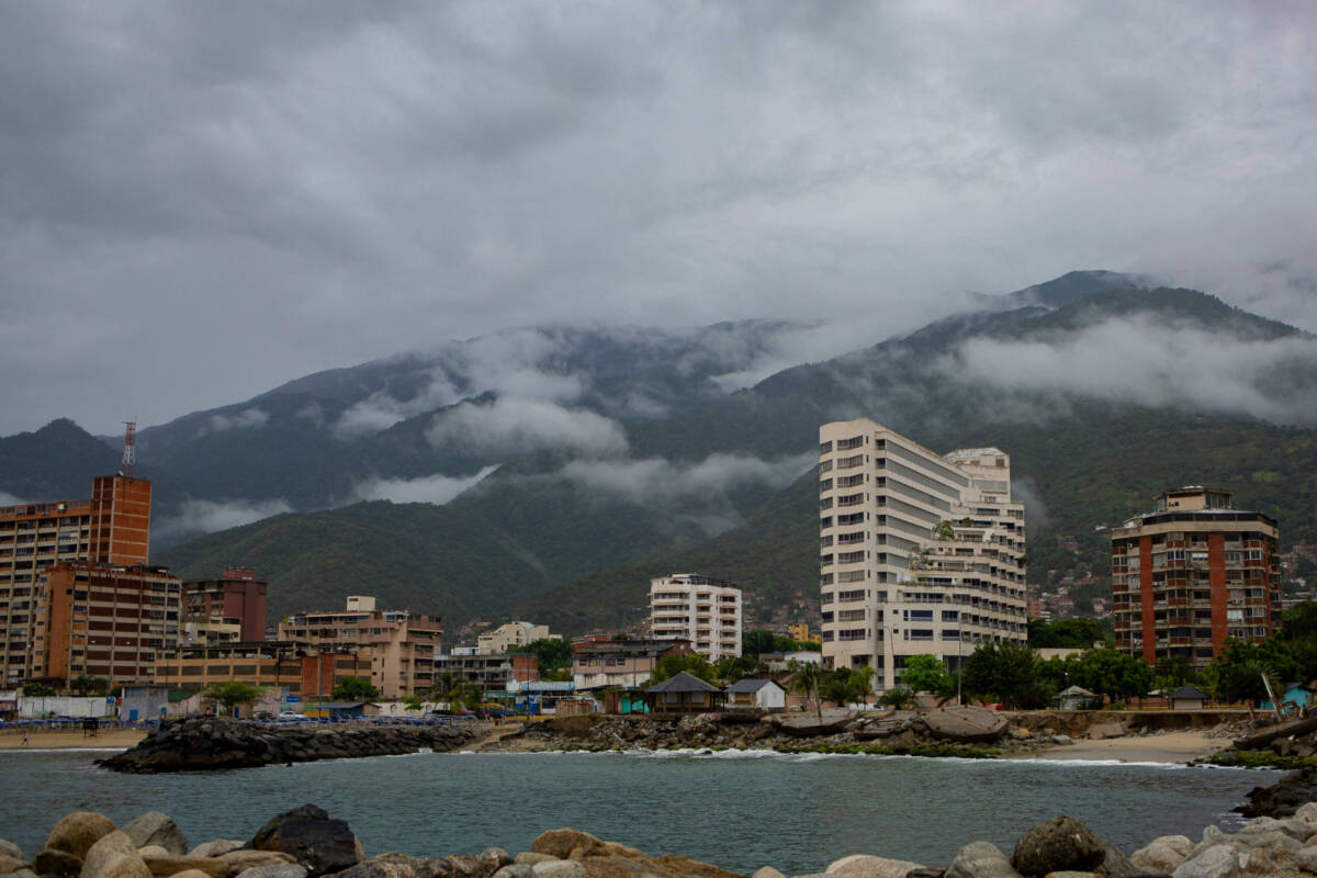 ¡Aterrador! Se conocen videos del paso de la tormenta tropical por San Andrés El fenómeno que transita por el caribe colombiano se transformó ya en la Tormenta Tropical Bonnie, fenómeno natural intenso con la capacidad de causar graves afectaciones. &nbsp;