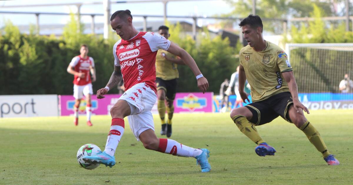 Santa Fe sigue dando papaya en la Liga Cómo le cuesta a Santa Fe ganar en la Liga. El cuadro 'Cardenal' nuevamente fue víctima de sus desconcentraciones e igualó 2-2 con Águilas Doradas, como visitante. Sumó su segundo empate consecutivo.