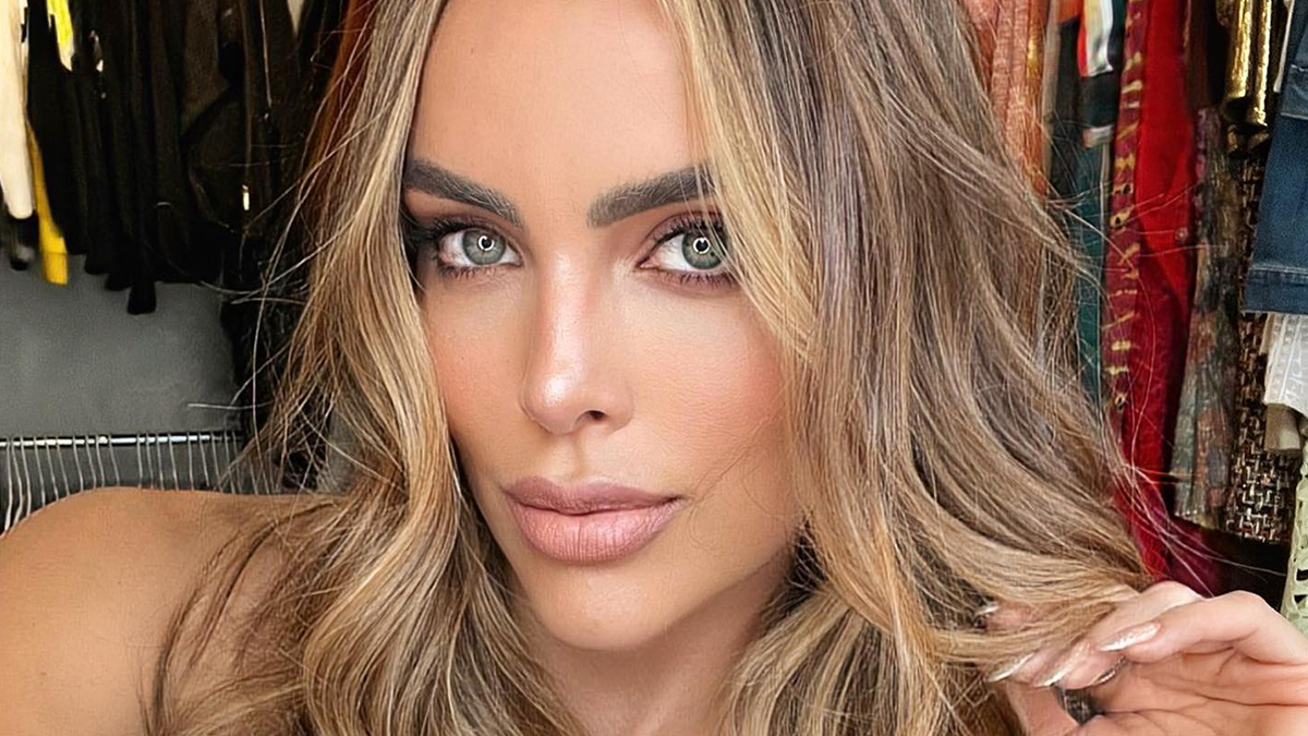 Sara Corrales mostró su sensual figura y calentó las redes La modelo y actriz colombiana Sara Corrales recientemente sorprendió a sus seguidores con unas fotos donde luce su tonificado y sensual cuerpo en un vestido de baño de color azul. Las imágenes fueron publicadas en la cuenta de Instagram de Sara y sus fans quedaron con la boca abierta.