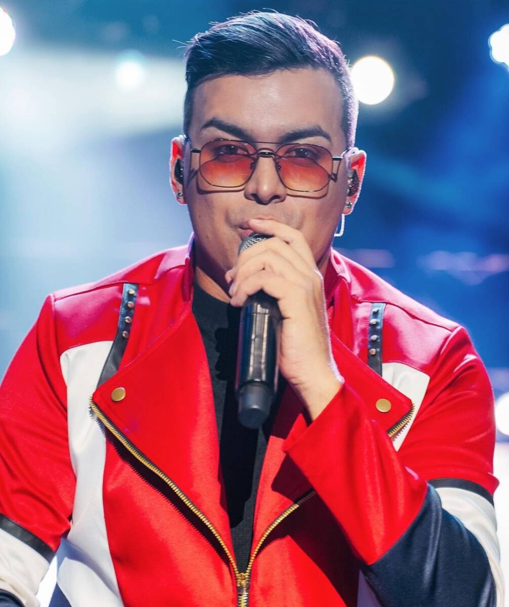 Yeison Jiménez hizo su fortuna ahorrando mil pesos diarios 1 Yeison Jiménez hizo su fortuna ahorrando mil pesos diarios Recientemente el cantante de música popular Yeison Jiménez estuvo como invitado en el podcast 'Inversionistas al desnudo', en el que contó cómo hizo su fortuna y se costeó su carrera musical.