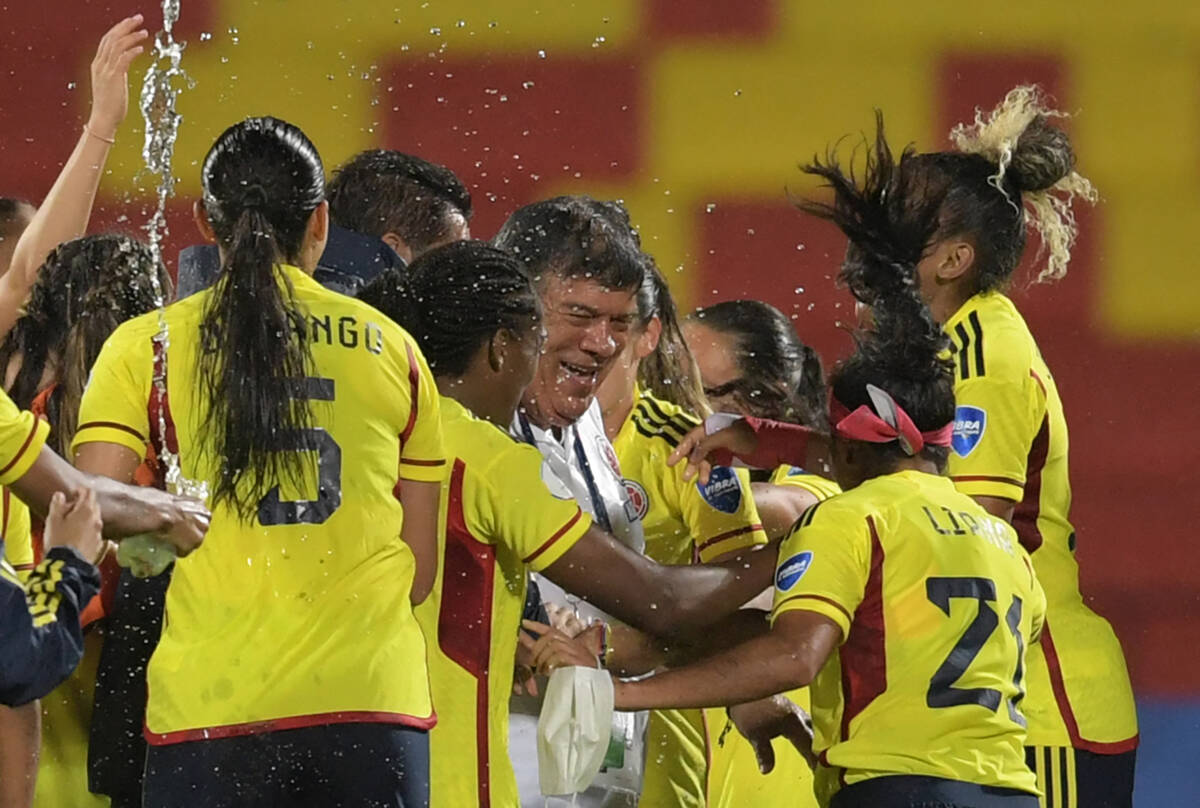 Brasil derrotó a Paraguay y jugará la final de la Copa América frente a Colombia 1 Brasil derrotó a Paraguay y jugará la final de la Copa América frente a Colombia Brasil derrotó 2-0 a Paraguay este martes en el estadio Alfonso López y se clasificó para disputar la gran final de la Copa América Femenina el próximo sábado enfrentando a Colombia, que alcanzó su cupo tras dejar en el camino a Argentina.