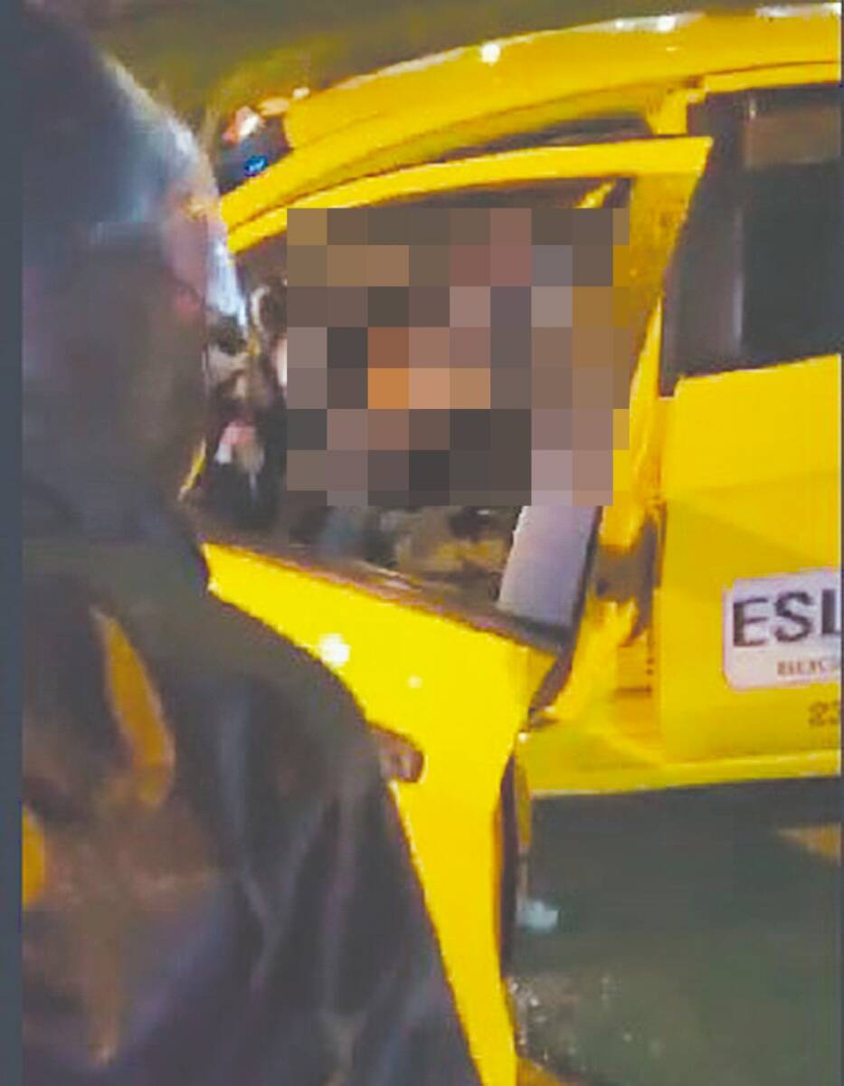 Asesinaron a un conductor de taxi dentro de su vehículo 1 Asesinaron a un conductor de taxi dentro de su vehículo En horas de la noche del viernes, en el sector del barrio Quintas del Sur (Ciudad Bolívar), se presentó el homicidio de un conductor de taxi dentro de su vehículo. Las autoridades investigan el misterioso asesinato de este hombre, quien resultó con una lesión de arma de fuego en su cabeza.