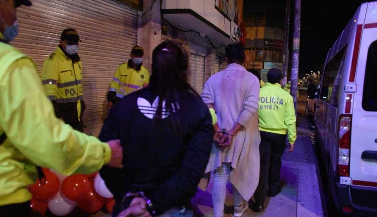 Desarticulada red criminal de explotación sexual y de trata de personas en Bogotá La Policía Nacional, a través de la Dirección de Protección y Servicios Especiales, en trabajo articulado con la Fiscalía General de la Nación y la ONG Operation Underground Railroad, logró la desarticulación de una estructura criminal dedicada a la trata de personas y la explotación sexual de niños, niñas y adolescentes.