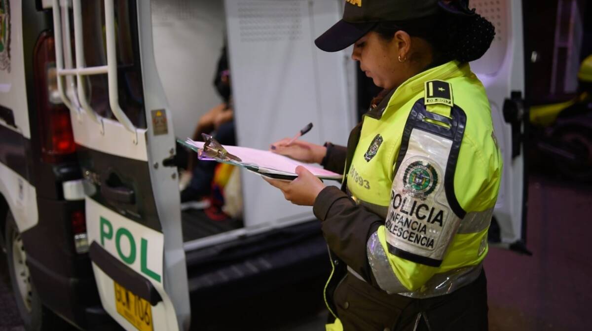 Desarticulada red criminal de explotación sexual y de trata de personas en Bogotá 1 Desarticulada red criminal de explotación sexual y de trata de personas en Bogotá La Policía Nacional, a través de la Dirección de Protección y Servicios Especiales, en trabajo articulado con la Fiscalía General de la Nación y la ONG Operation Underground Railroad, logró la desarticulación de una estructura criminal dedicada a la trata de personas y la explotación sexual de niños, niñas y adolescentes.