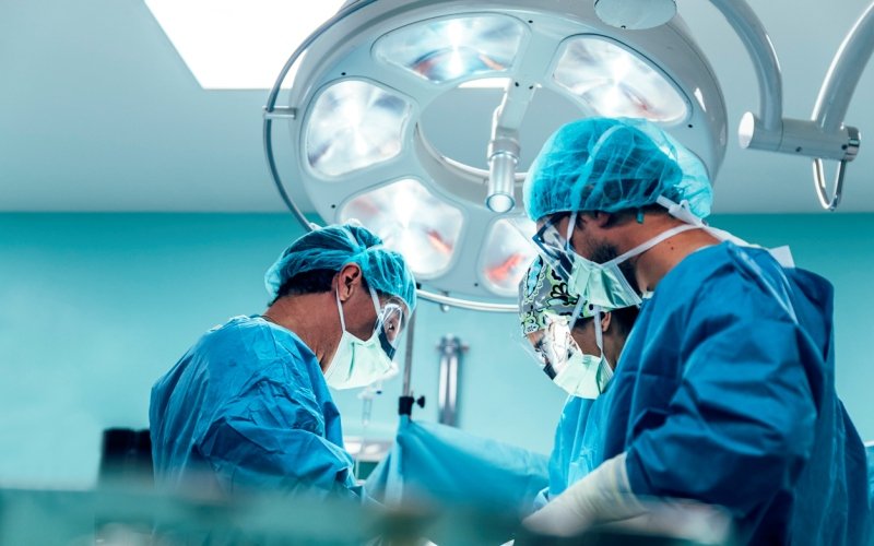 Ya no hay que ser mayor de edad para tratamientos transgéneros en Colombia La Corte Constitucional exhortó al Ministerio de Salud para que emita una guía práctica para la atención integral en salud de las personas transgénero.