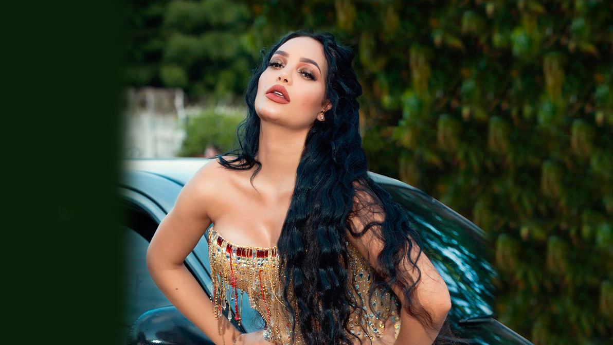 Valdiri sorprendió a sus fans con nuevo cambio de look 5 Valdiri sorprendió a sus fans con nuevo cambio de look A través de su cuenta de Instagram, la reconocida creadora de contendido, Andrea Valdiri compartió su nuevo look por su cumpleaños.