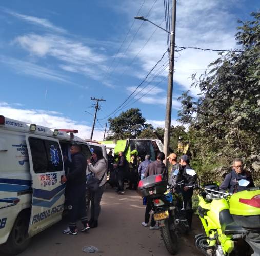 Volcamiento de ruta escolar en Ciudad Bolívar deja 33 heridos 5 Volcamiento de ruta escolar en Ciudad Bolívar deja 33 heridos En la mañana de este lunes se presentó un grave accidente en la localidad de Ciudad Bolívar. Una ruta escolar se volcó en medio de la vía.