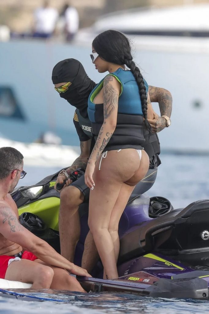 "Parece otra": revelan sorprendentes fotos de Yailin sin Photoshop ni filtro 2 "Parece otra": revelan sorprendentes fotos de Yailin sin Photoshop ni filtro Recientemente, la dominicana Yailin 'La más viral' estuvo celebrando su cumpleaños número 20, por eso, su esposo Anuel la llevo de viaje en un lujoso yate.
