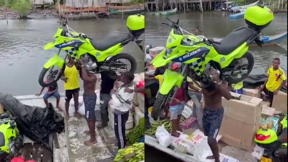 ¡Para los olímpicos! Sujeto cargó en su hombro moto de Policía Un sujeto subió a su hombro una motocicleta de marca Honda, la cual es usada por los Policías. Aunque el video es inconcluso, se aprecia otras dos motocicletas de los uniformados dentro de la canoa, por lo que no se sabe si terminó de sacar las tres.