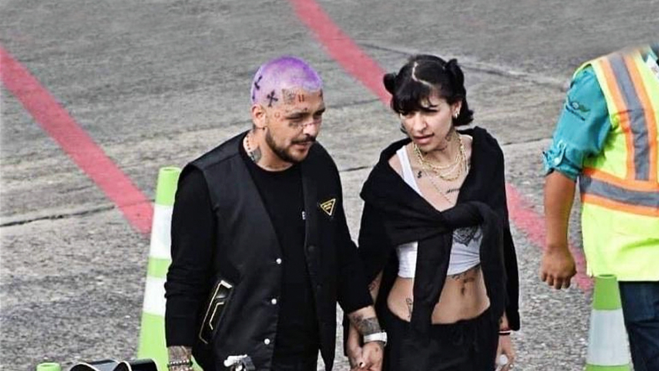 ¿Christian Nodal y Cazzu están esperando un hijo? El reconocido artista mexicano, Christian Nodal, quien actualmente está saliendo con la cantante del género urbano, Julieta Emilia Cazzuchelli mejor conocida como 'Cazzu', prendieron las alarmas de todos su seguidores luego de unas imágenes que levantaron sospecha sobre un posible embarazo.