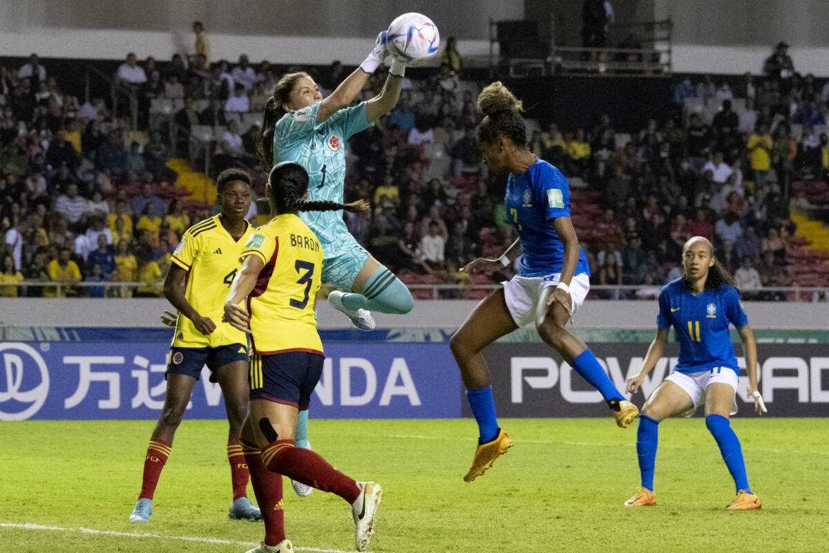Colombia cayó con Brasil y se despidió del Mundial Femenino Sub 20 1 Colombia cayó con Brasil y se despidió del Mundial Femenino Sub 20 Con honor, la Selección Colombia Femenina le puso fin a su participación en el Mundial Femenino Sub 20, en Costa Rica. En un luchado encuentro frente a la poderosa Brasil, el equipo dirigido por Carlos Paniagua cayó este sábado 1-0 y quedó eliminado en los cuartos de final.