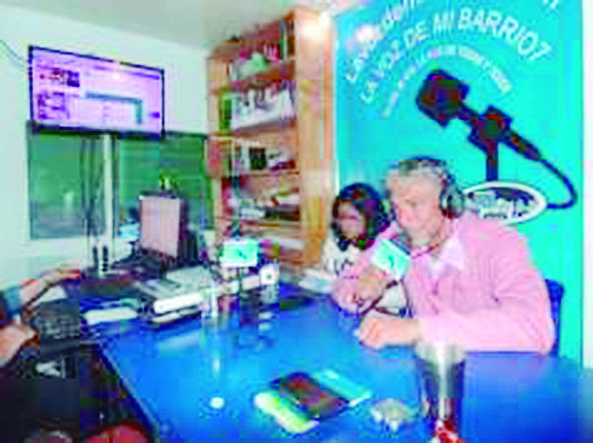 La emisora que escucha a la comunidad de Bosa 3 La emisora que escucha a la comunidad de Bosa Si usted vive en Bosa o le gusta descubrir nuevas emisoras alternativas y/o comunitarias, en Q’HUBO esta semana la traemos ‘La voz de mi barrio’, una emisora que inició en el 2011 como un programa, pero en el año 2014 decidieron conformar la emisora en un formato virtual, es decir, que se podría escuchar por medio de la página en internet.