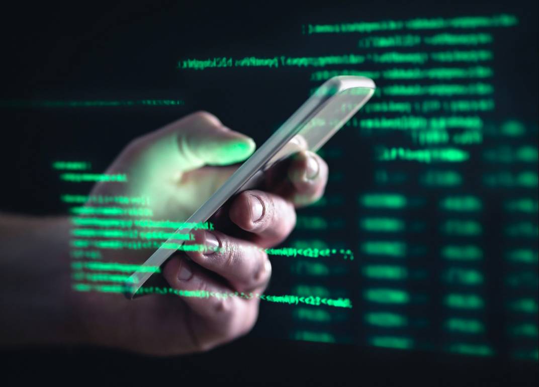 17 Apps estarían robando datos de celulares Tenga mucho cuidado la próxima vez que vaya a realizar la descarga de una aplicación para su celular, porque en los últimos días se revelaron los nombres de varias Apps que estarían poniendo en riesgo su información personal y bancaria.