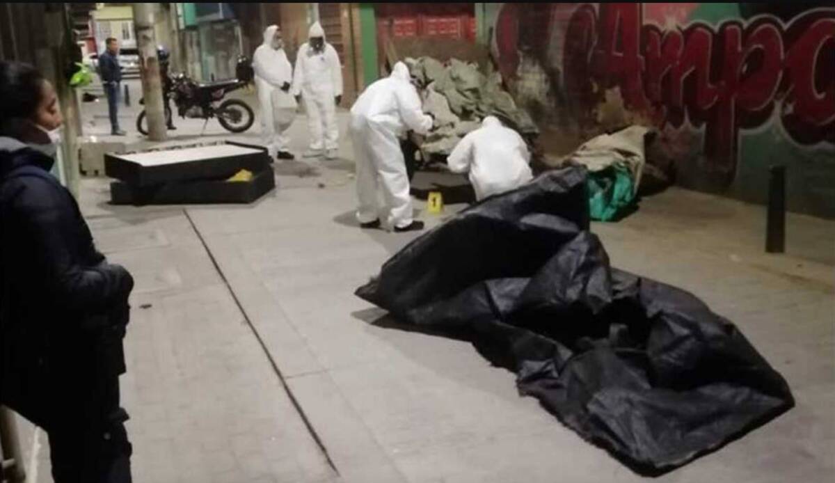 Ofrecen recompensa de 50 millones por autores de la masacre en Kennedy 1 Ofrecen recompensa de 50 millones por autores de la masacre en Kennedy Tras el macabro hallazgo de esta madrugada de tres cuerpos embolsados dentro de una carreta de reciclaje en el barrio El Amparo de la localidad de Kennedy, las autoridades informaron que se entregará una millonaria recompensa a quien brinde información que permita la captura de los responsables.