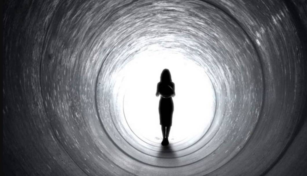 La abuelita que volvió de la muerte ¿Qué pasa después de la muerte? Es una de las preguntas que más nos hacemos los seres humanos, y que incluso la ciencia ha tratado de responder basada en testimonios que expresan los pacientes terminales antes de cruzar ese umbral. Pero en TikTok se viralizó el relato de una abuelita argentina que asegura haber vuelto del más allá y dejó un mensaje de reflexión para que aprendamos a aprovechar mejor el tiempo, pues vida solo hay una.