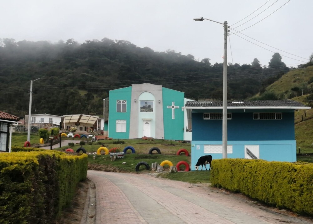 Acusan a monja de torturar a niño de 9 años Una monja habría causado graves lesiones a un menor en sus partes íntimas, según ella porque así evitaba que el niño se orinara en la cama. El hecho ocurrió en la Fundación Hogar Monserrate, en Chocontá, Cundinamarca.