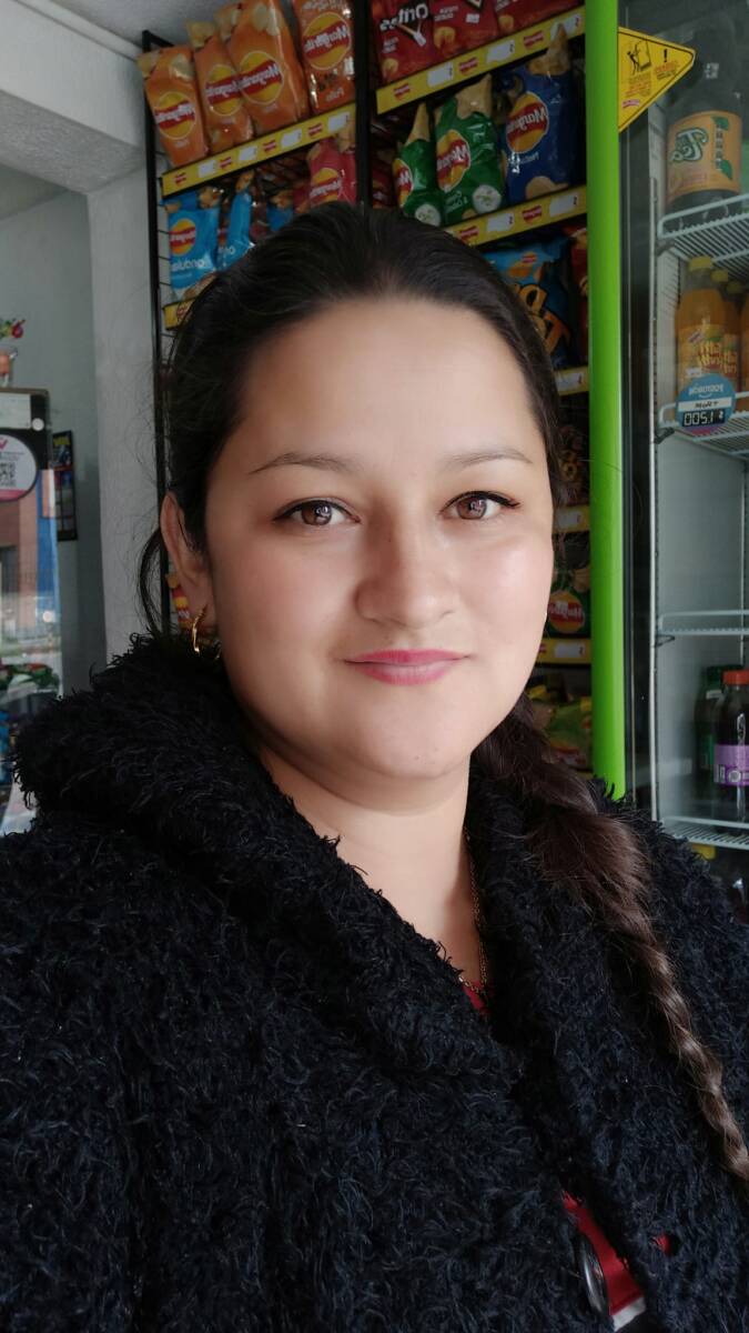 Asesinan a Berenice dentro de su negocio en Soacha Una moto arrancó a toda marcha, desequilibrando la silenciosa noche del sábado en La Despensa (Soacha). Los comerciantes que quedaban en la cuadra vieron cómo un hombre se llevaba en un vehículo a Berenice Zárate Chávez, dueña de un bar esquinero, quien iba gravemente herida. Minutos antes un sujeto la había apuñalado bajo confusas circunstancias.