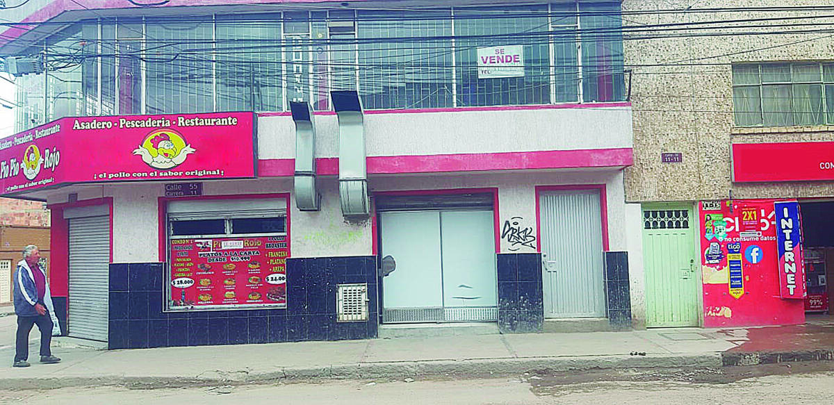 Asesinan a Berenice dentro de su negocio en Soacha Una moto arrancó a toda marcha, desequilibrando la silenciosa noche del sábado en La Despensa (Soacha). Los comerciantes que quedaban en la cuadra vieron cómo un hombre se llevaba en un vehículo a Berenice Zárate Chávez, dueña de un bar esquinero, quien iba gravemente herida. Minutos antes un sujeto la había apuñalado bajo confusas circunstancias.