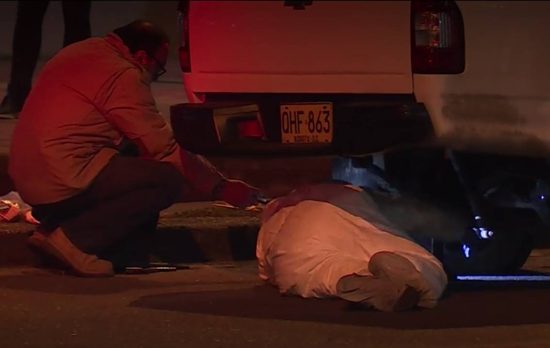 Asesinan a un hombre en el barrio Nicolás de Federmán El asesinato de un hombre en el sector de Nicolás de Federmán, en la localidad de Teusaquillo, estaba planeado estratégicamente. Los mismos sujetos que le dispararon, minutos antes le pincharon su vehículo para que la víctima se bajara a cambiar el neumático, haciendo este momento el propicio para quitarle la vida.
