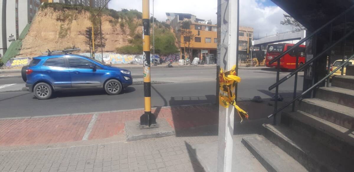 Balean a jóvenes dentro de un BMW en Tunjuelito Mientras la alcaldesa de Bogotá, Claudia López, informaba a la opinión pública que la tasa de homicidios durante el primer semestre de este año en la capital había sido la más baja en 20 años, una cantidad de hechos violentos se estaban registrando en varios puntos de la capital. Uno de los más graves involucra a un grupo de amigos que fueron víctimas de un ataque sicarial, el cual dejó a uno de los muchachos muertos y a cuatro más heridos en Tunjuelito.