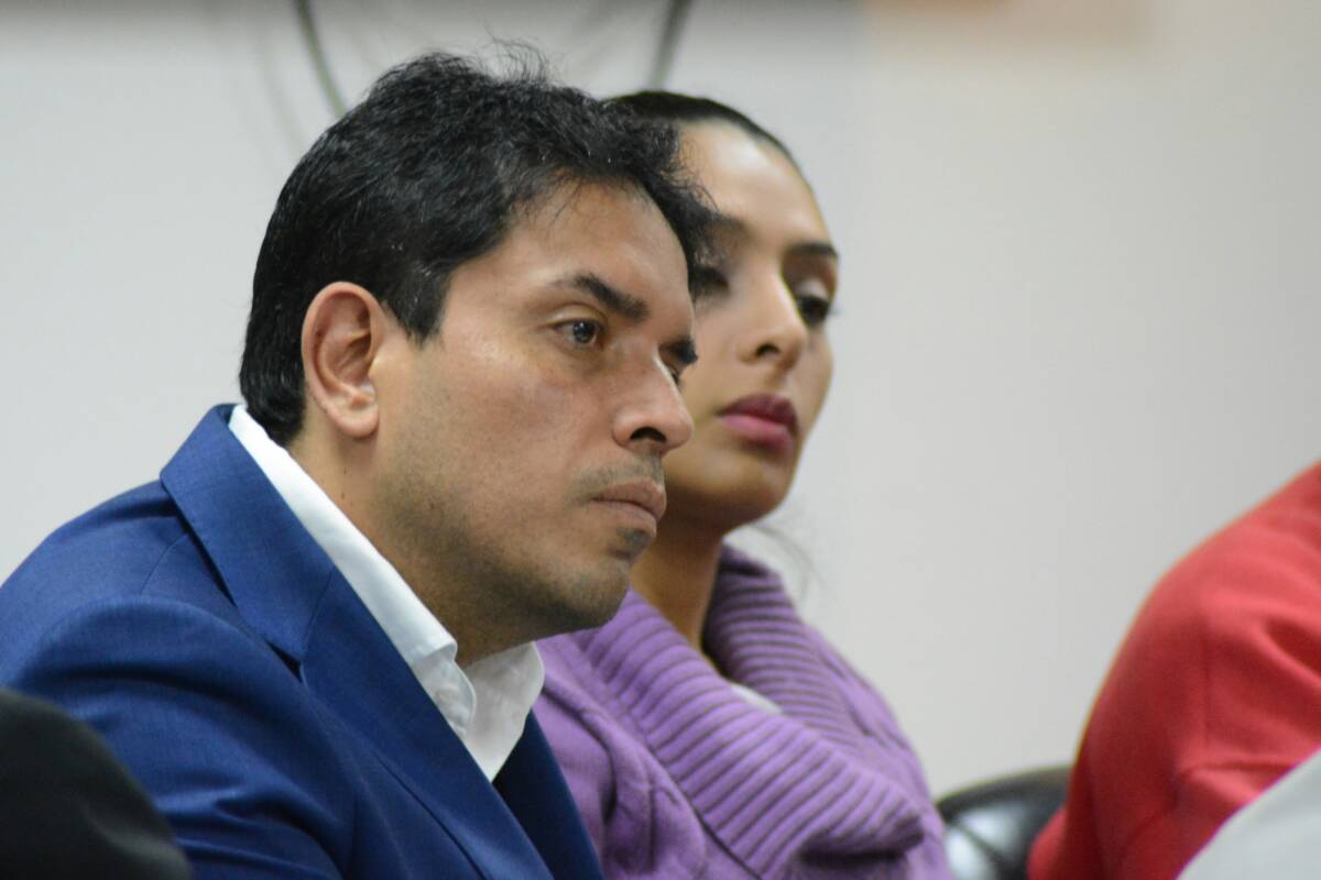 Julián Bermeo, condenado por demorar la extradición de Santrich 6 Julián Bermeo, condenado por demorar la extradición de Santrich El Tribunal Superior de Bogotá condenó este miércoles al exfiscal de la JEP Julián Bermeo por cohecho, al encontrarlo culpable de recibir sobornos para dilatar el proceso de extradición del Jesús Santrich.