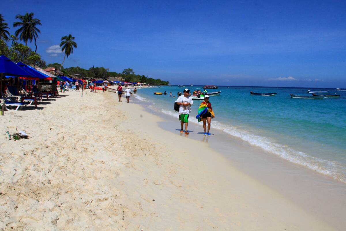¡Ya no más abusos! Distrito se reunió con comerciantes de Barú En las últimas semanas, Cartagena y especialmente la isla de Barú han estado en el ojo del huracán por los cobros excesivos a los turistas.